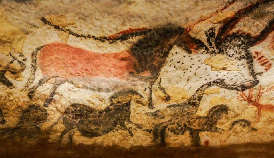 Paintings at Lascaux cave, France, © Thipjang/shutterstock.com